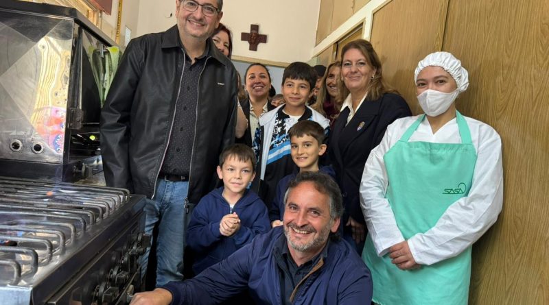 Agua de Oro inauguró la conexión de gas natural en la Escuela Víctor Mercante